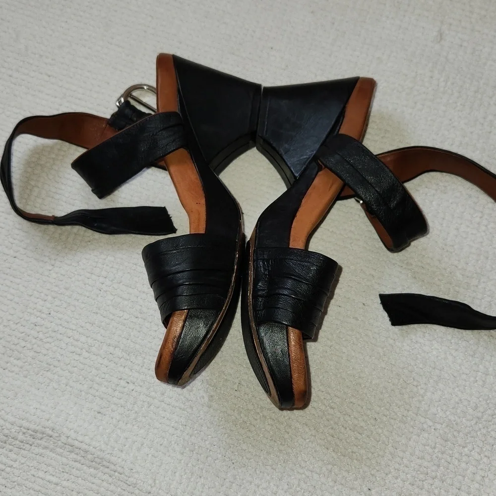 Anthropologie  Day Starr leather ankle strap platform  sandals